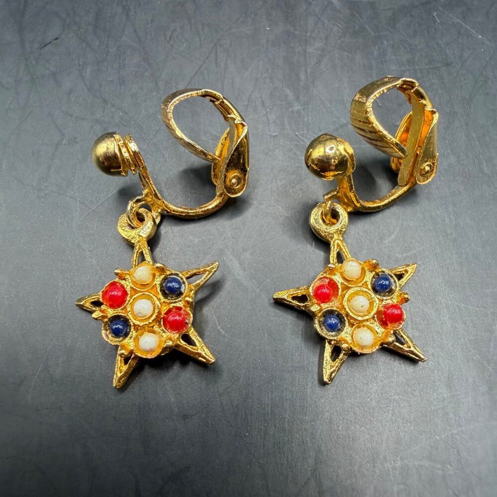 Vintage Gold Tone Patriotic Star Dangle Clip-On Earrings Red White Blue
